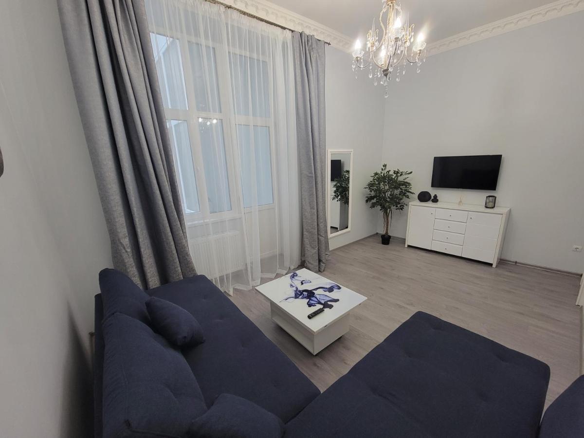 Warm & Cozy Apartment In The Heart Of Historical Liov Exterior foto