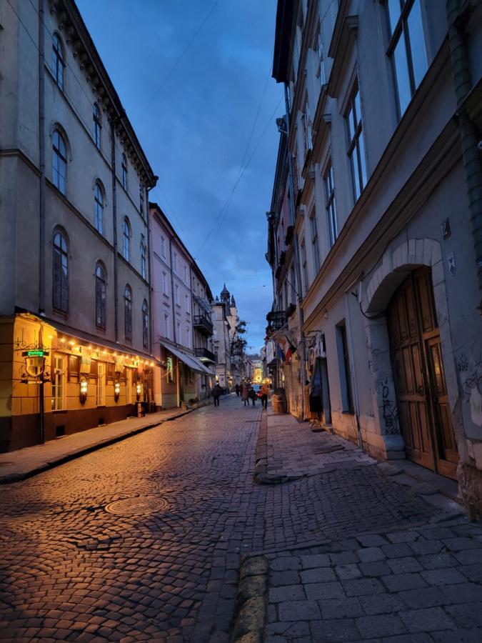 Warm & Cozy Apartment In The Heart Of Historical Liov Exterior foto